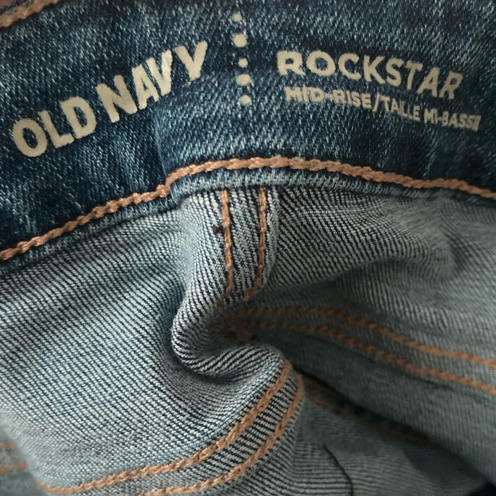 Old Navy Rockstar ripped mid- rise jeans - Picture 4 of 5